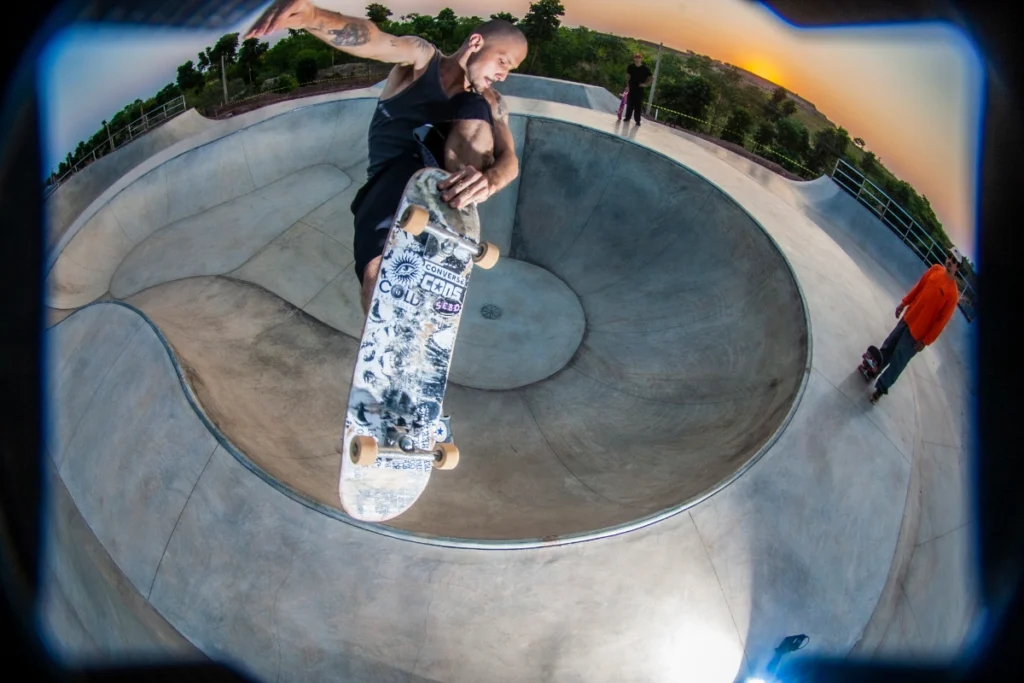 Mesmo em fase de obra, as sessões já indicam o potencial de integração do espaço à vida urbana da cidade, antecipando a forma como o equipamento será apropriado pela comunidade.